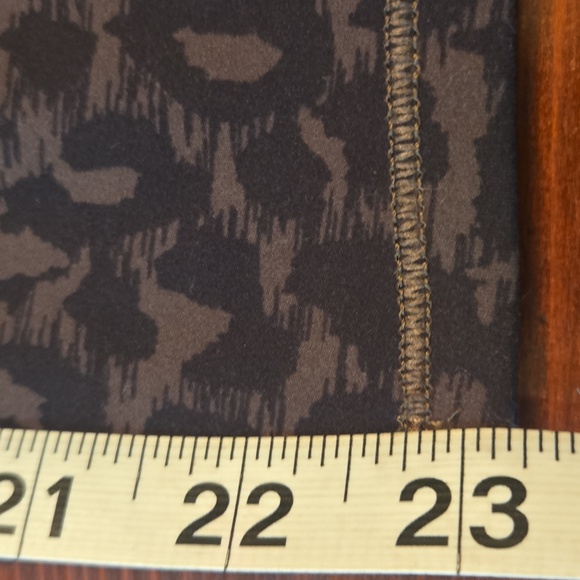 Vuori Matching Studio Set & Daily Bra Bottoms SMALL Bra Is LARGE - Picture 6 of 12